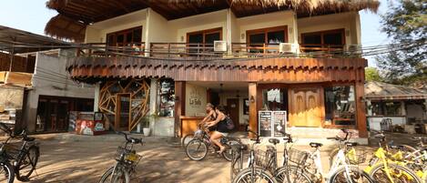 Minibar, in-room safe, blackout drapes, free WiFi