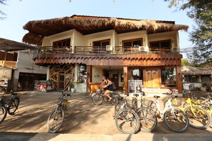 Minibar, caja fuerte, cortinas opacas y wifi gratis