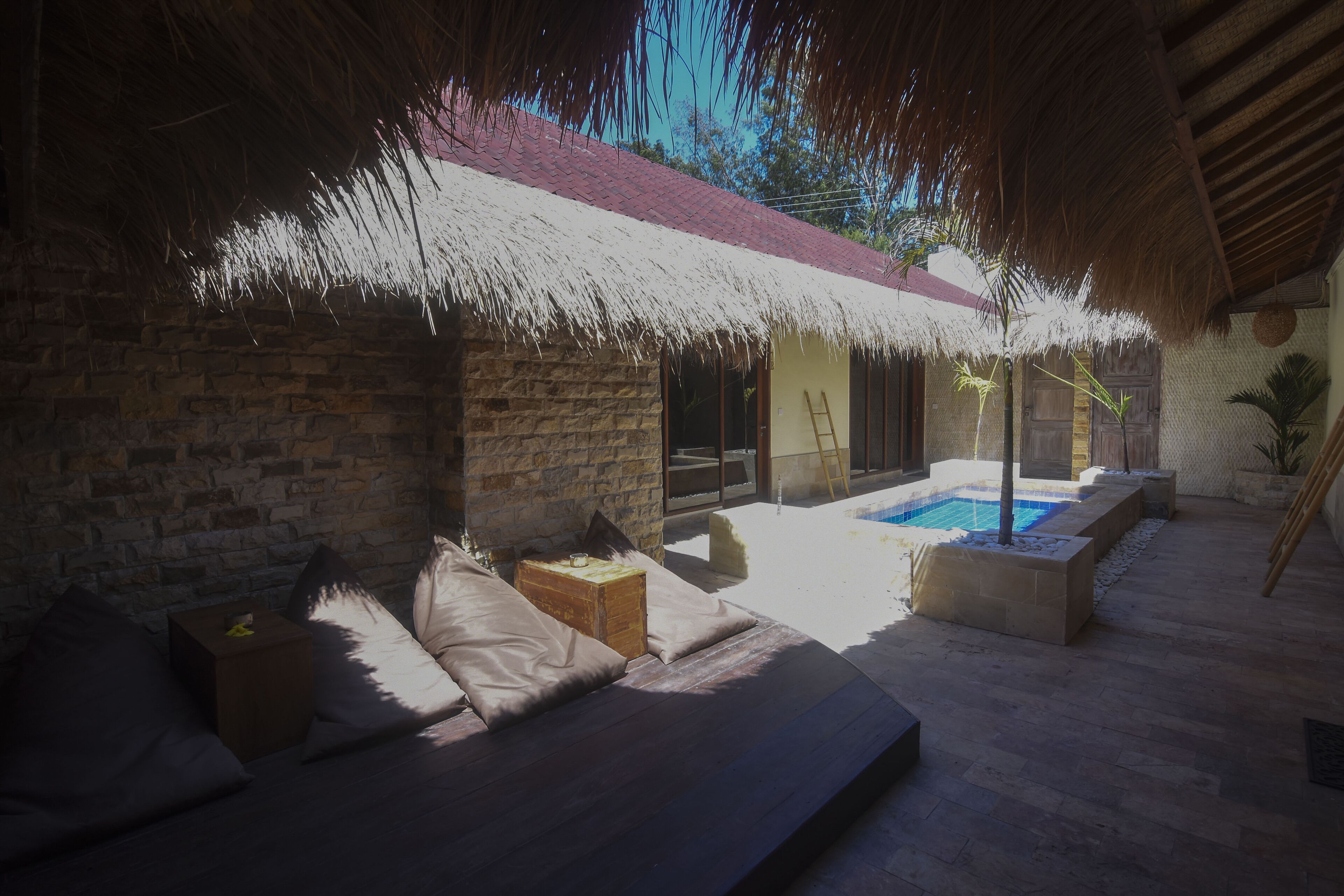 Suite Double Room Sharing Pool | Exterior