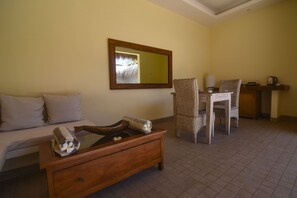 One Bedroom Villa with Private Pool | Living area | 32-inch flat-screen TV with cable channels, TV, pay movies - La Bella - Hotel Villa & Spa (Gili Trawangan)