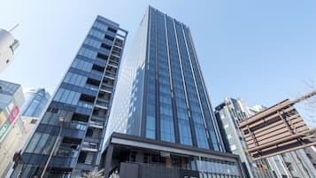 Experience the sleek, contemporary design of CEDAR, featuring spacious balconies on every floor.