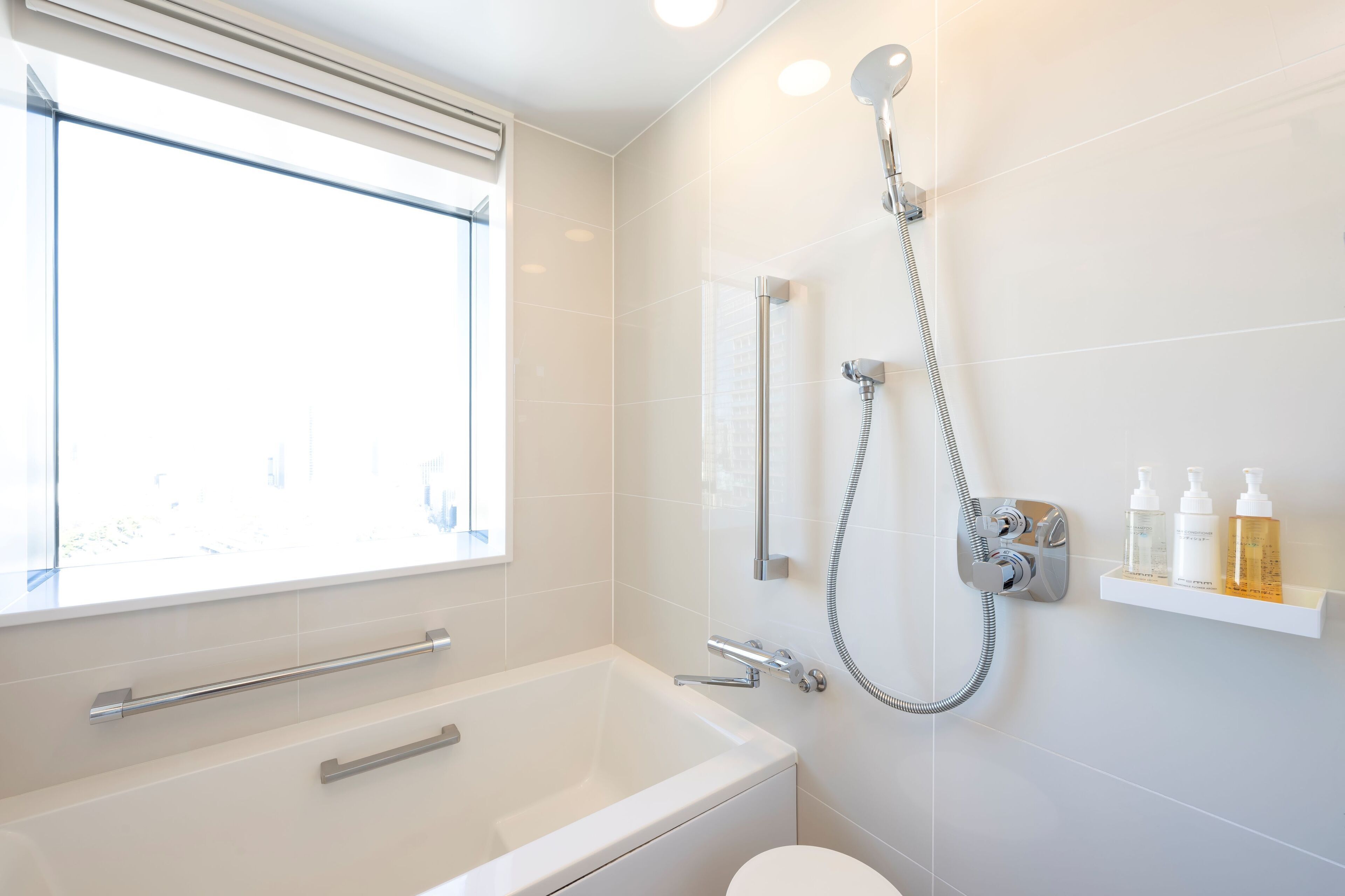 twin room, non smoking | bathroom | eco-friendly toiletries, hair dryer, slippers, bidet