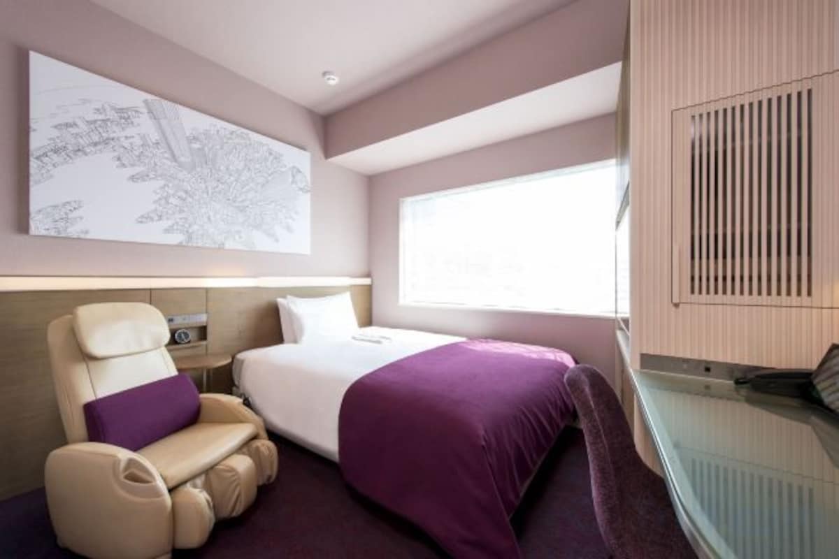 In-room safe, desk, blackout curtains, free WiFi