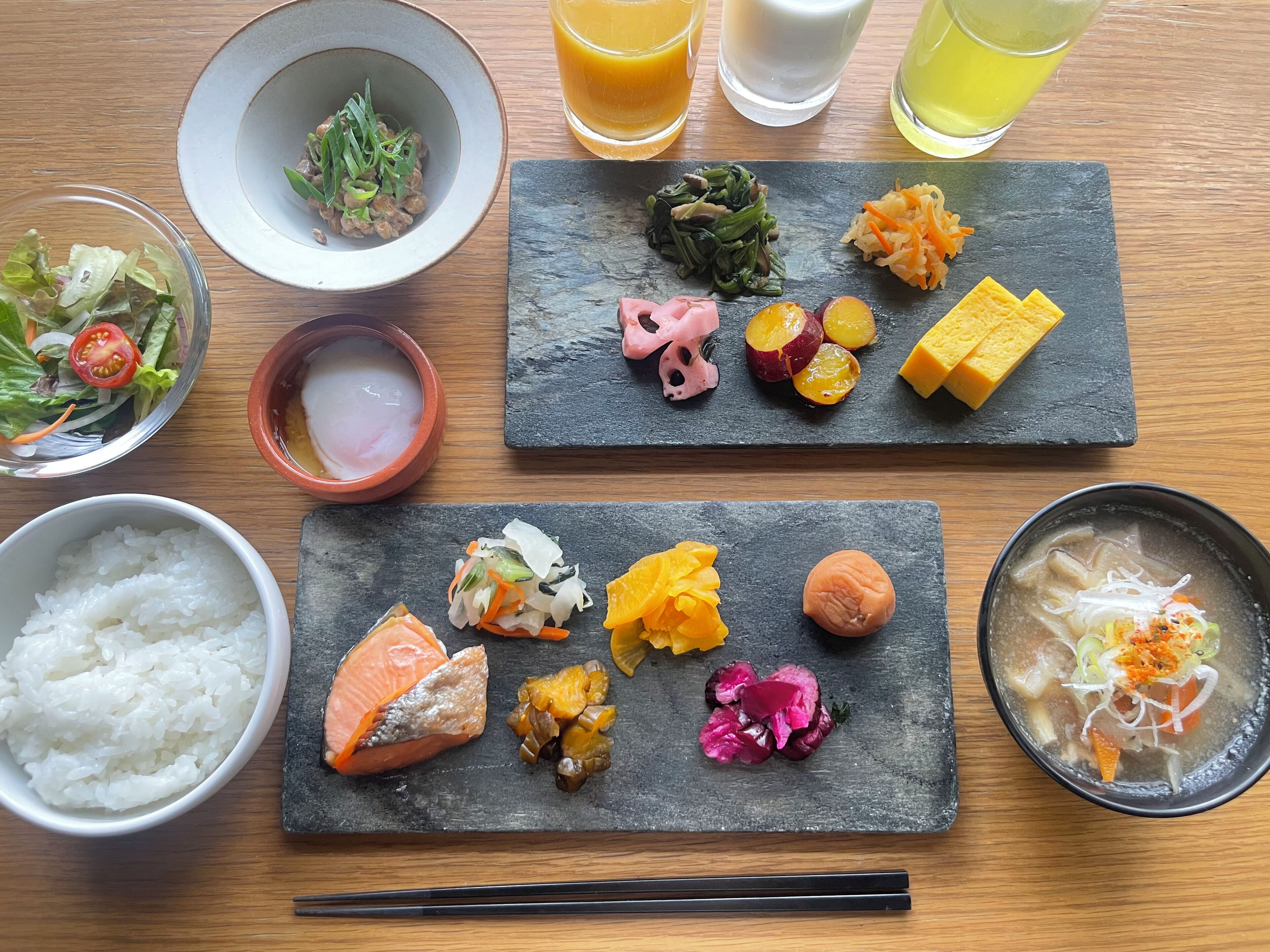 daily buffet breakfast (jpy 2250 per person)