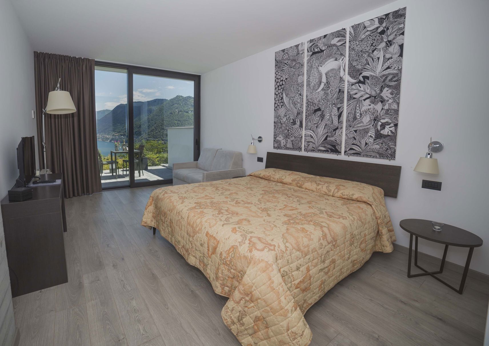 Premium bedding, down comforters, minibar, in-room safe