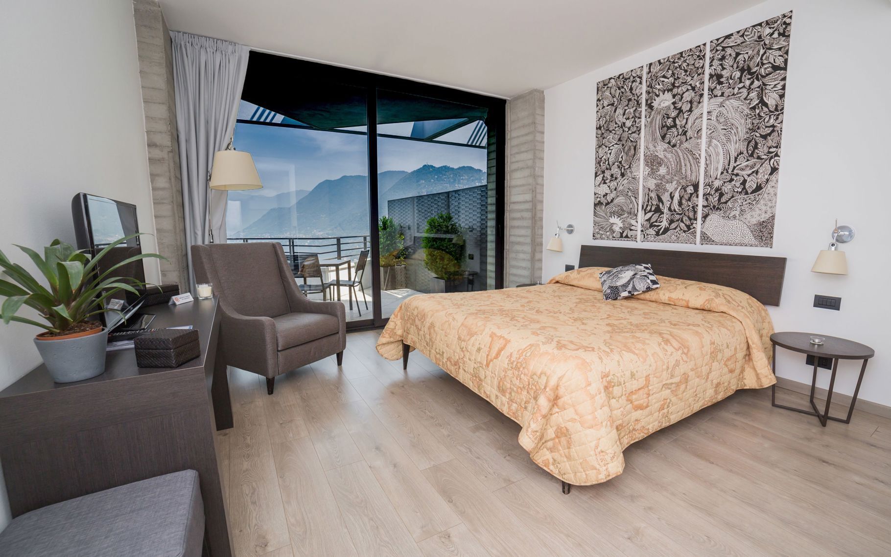 Premium bedding, down comforters, minibar, in-room safe