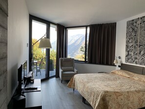 Premium bedding, down comforters, minibar, in-room safe - B&B Vista Lago (Como)