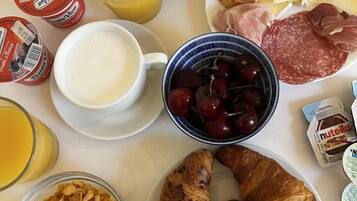Se ofrece un desayuno continental (11 EUR por persona)