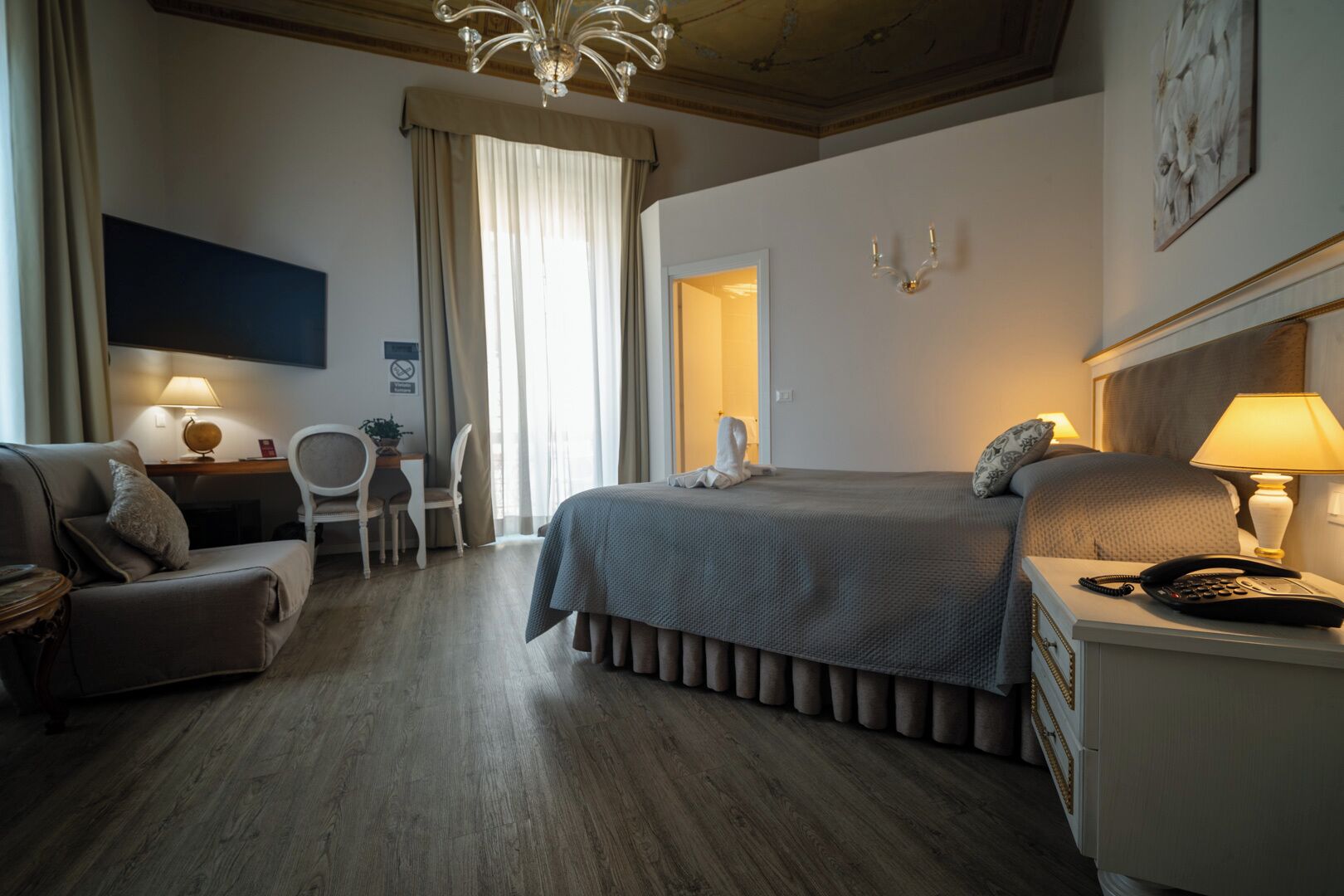 Suite (Liberty) | Premium bedding, down duvets, in-room safe, desk