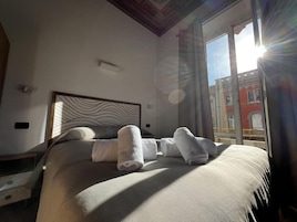 Comfort Double or Twin Room | Premium bedding, down comforters, in-room safe, desk