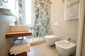 Premium bedding, down duvets, in-room safe, desk - Hotel Genova Liberty (Genoa)