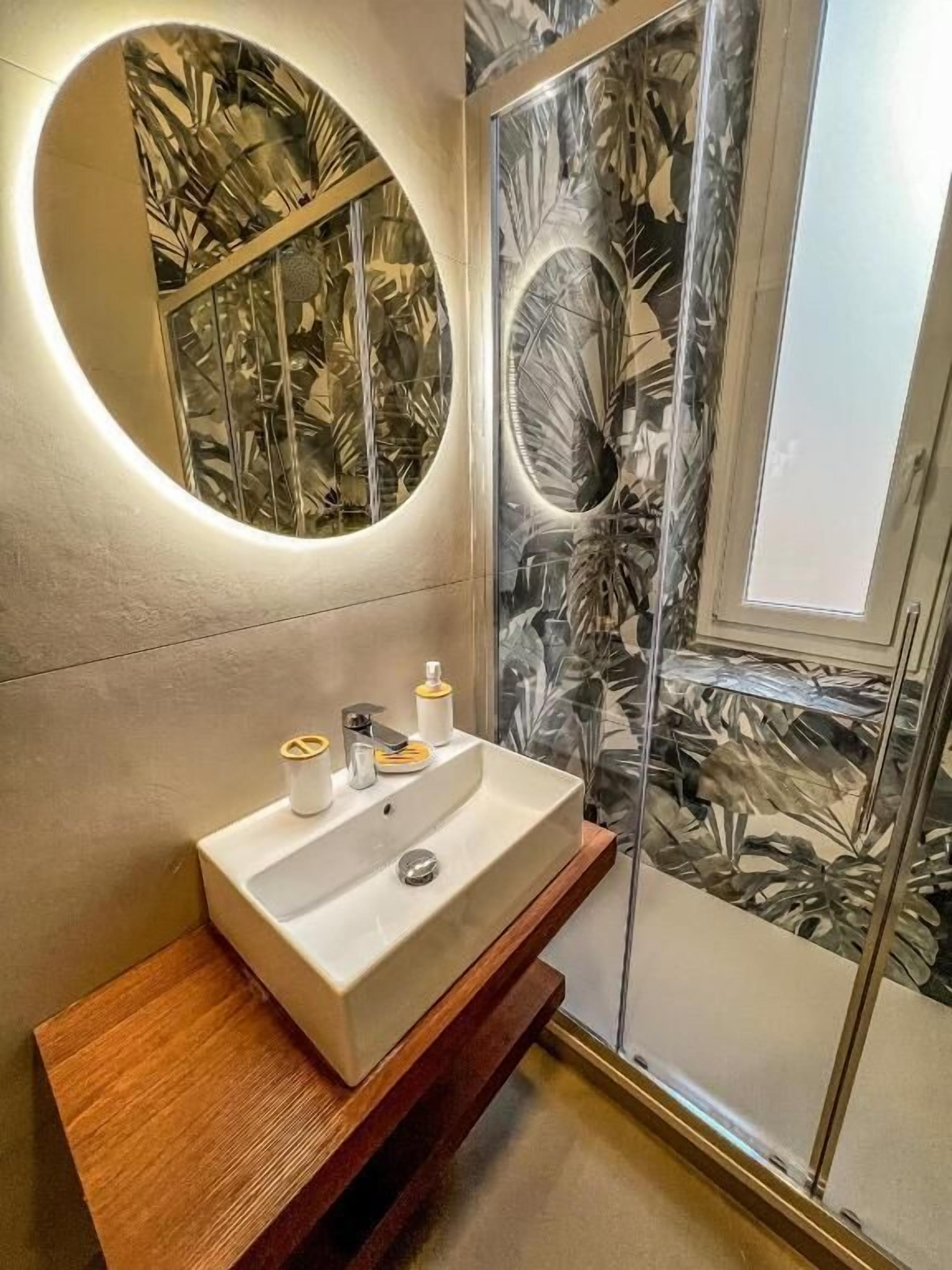economy apartment | bathroom | free toiletries, hair dryer, bidet, towels