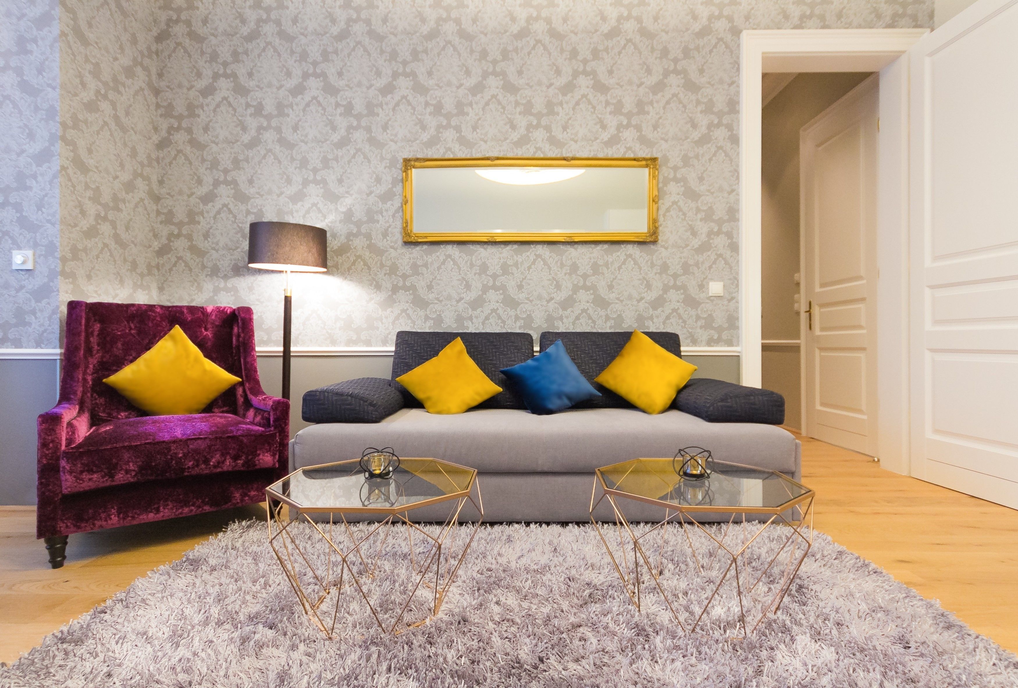 Roupas de cama premium, cofres nos quartos, individualmente decorados