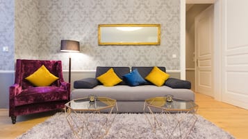 1 Schlafzimmer, hochwertige Bettwaren, Zimmersafe, individuell dekoriert