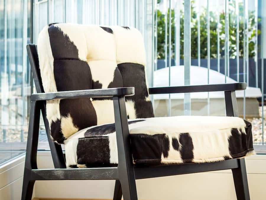 Télévision à écran plat de 32 pouces avec chaßnes par satellite