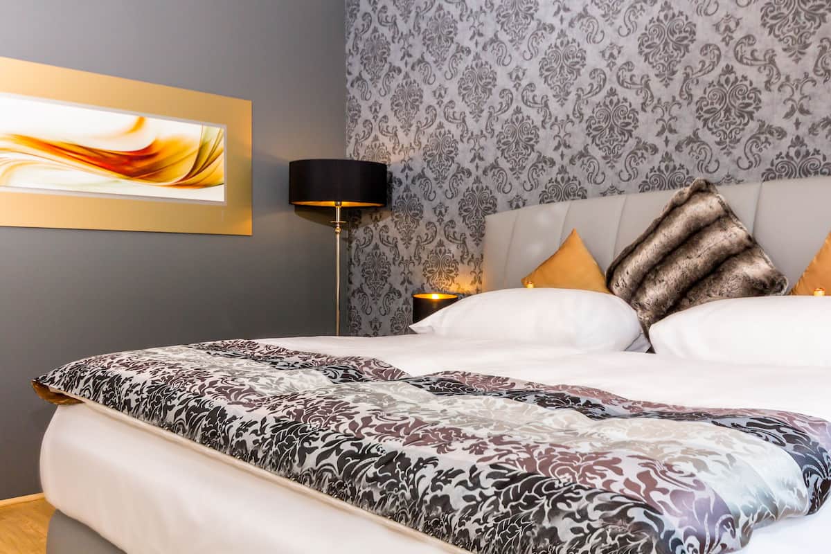 Apartamento Deluxe, 3 habitaciones, vistas a la ciudad | 1 dormitorio, ropa de cama de alta calidad, caja fuerte