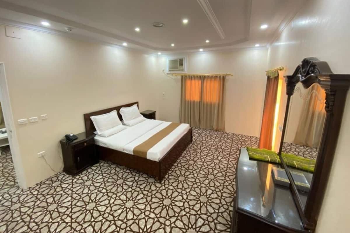 Standard single room | Cofres nos quartos, ferros/tábuas de passar roupa, Wi-Fi de cortesia