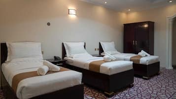 Standard triple room | In-room safe, iron/ironing board, free WiFi