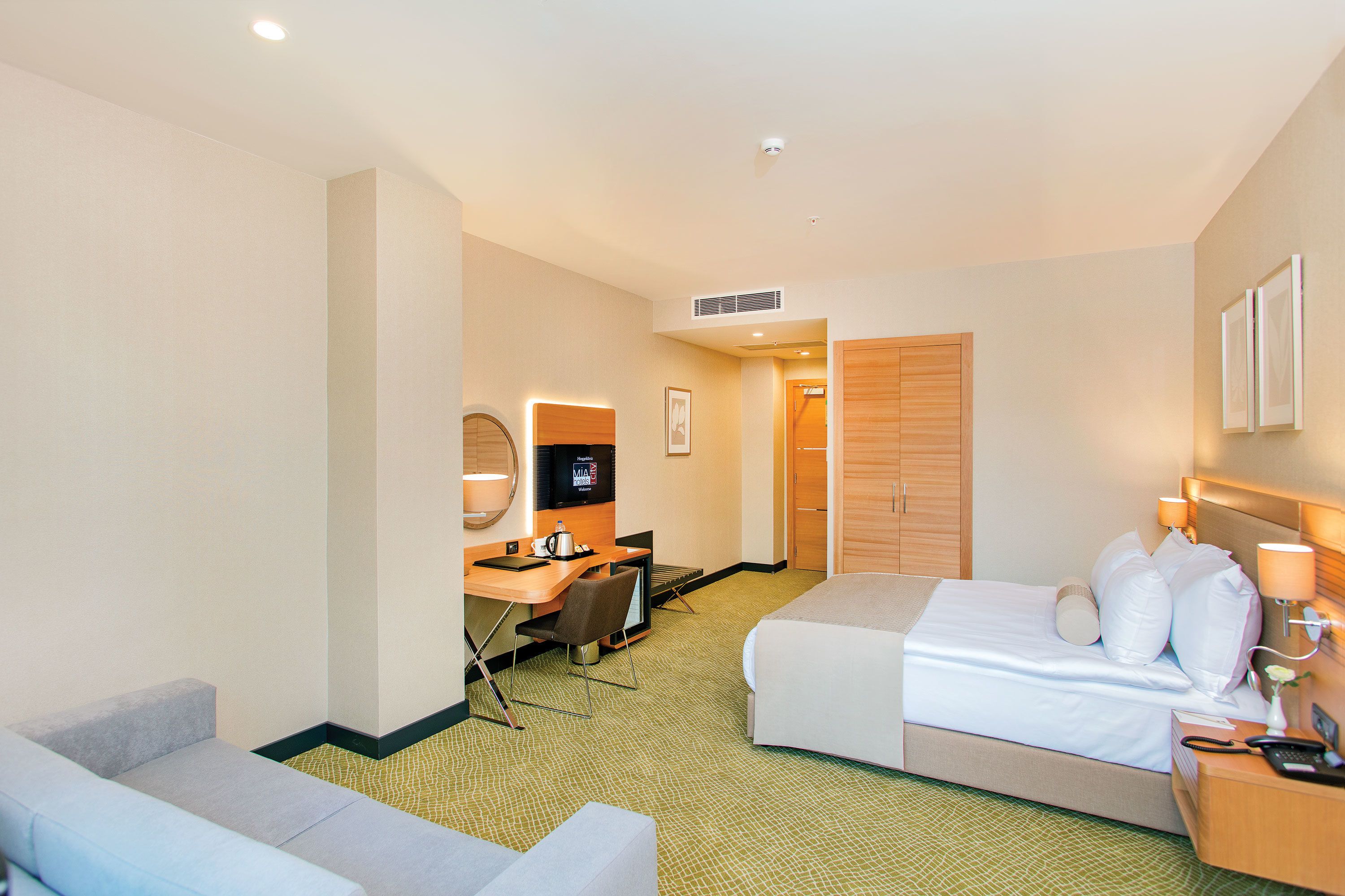 1 bedroom, premium bedding, minibar, in-room safe