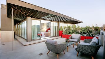 Diamond Deluxe Suite | Ropa de cama de alta calidad, minibar, caja fuerte y escritorio