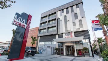 Vista frontal de la propiedad