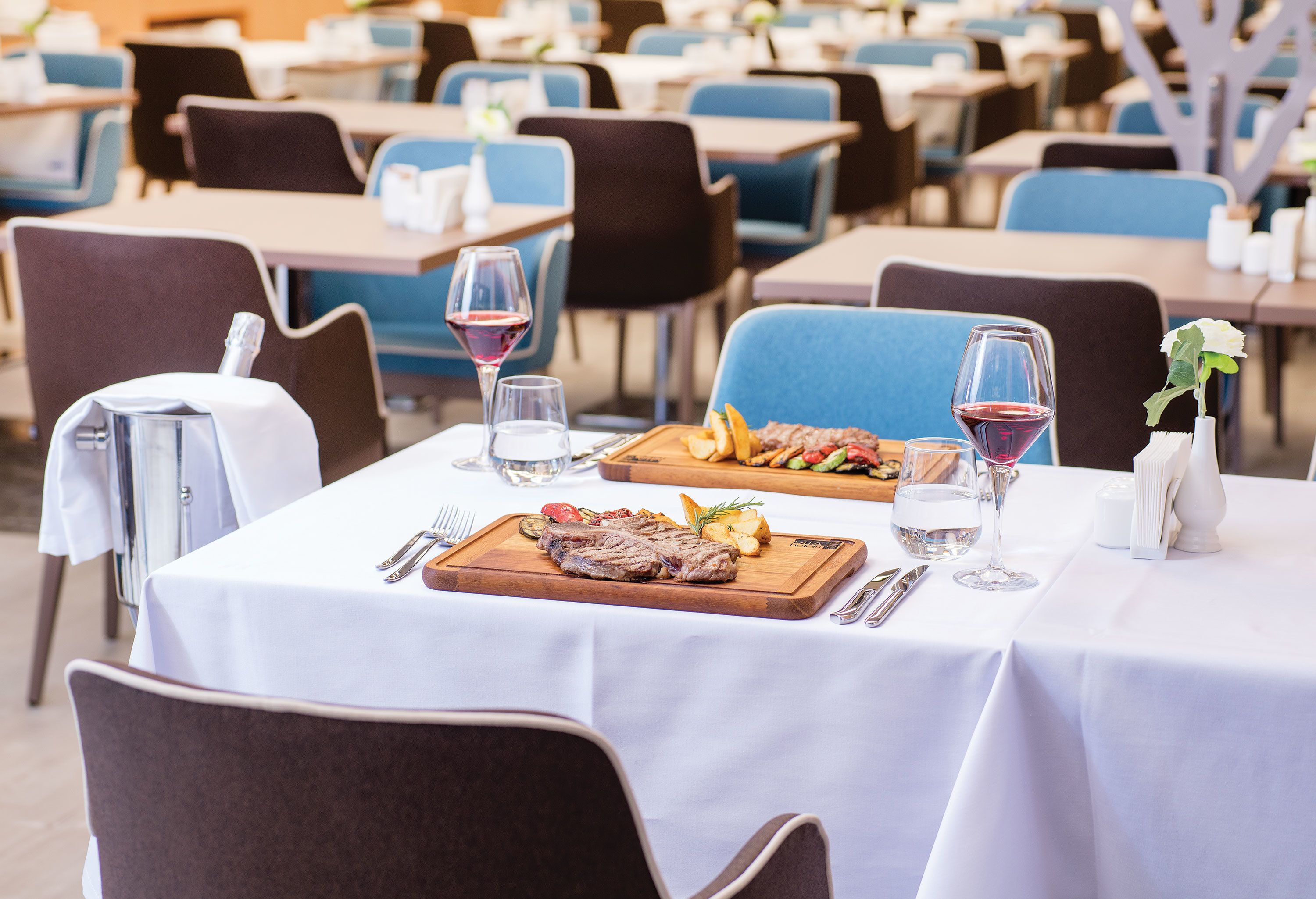 breakfast, lunch, dinner served; international cuisine