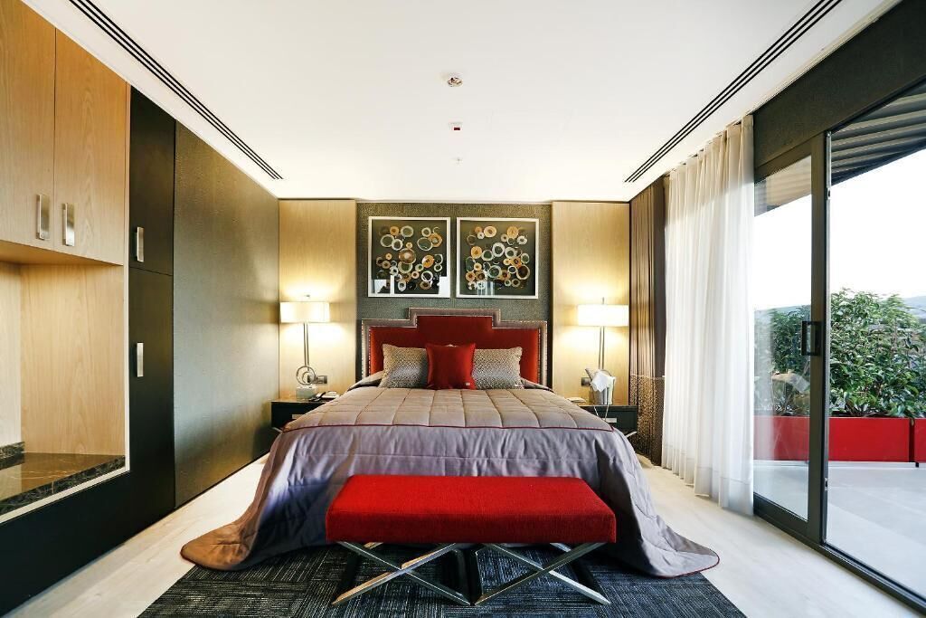 고급 침구, 미니바, 객실 내 금고, 책상