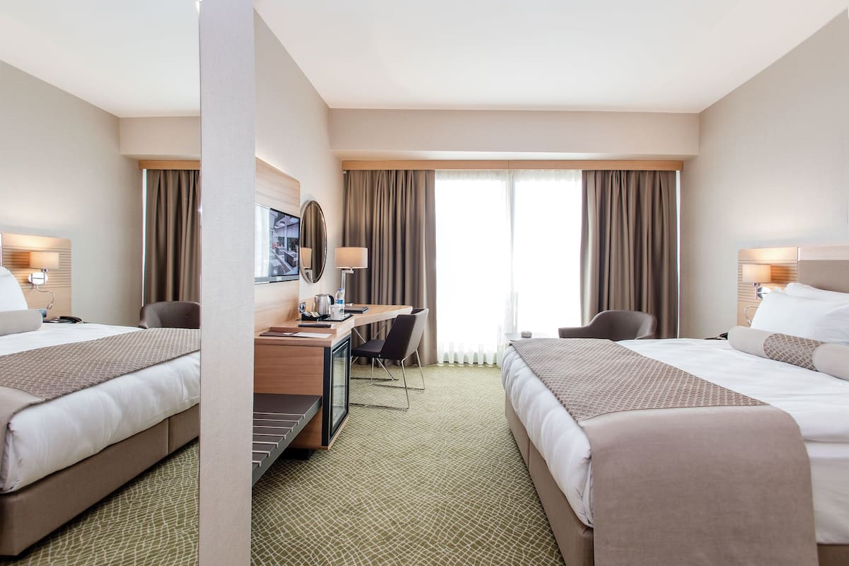 deluxe room, city view | 1 bedroom, premium bedding, minibar, in-room safe