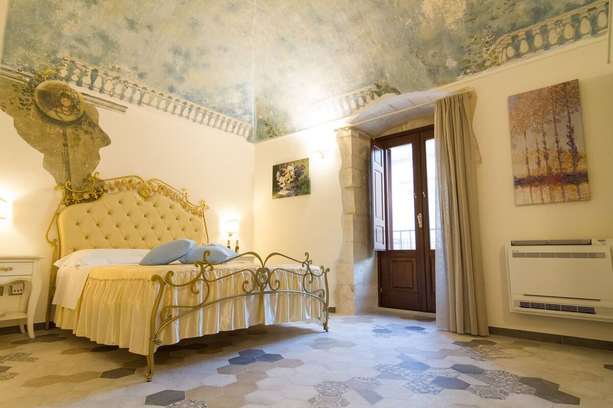 Superior Double Room (Affreschi)