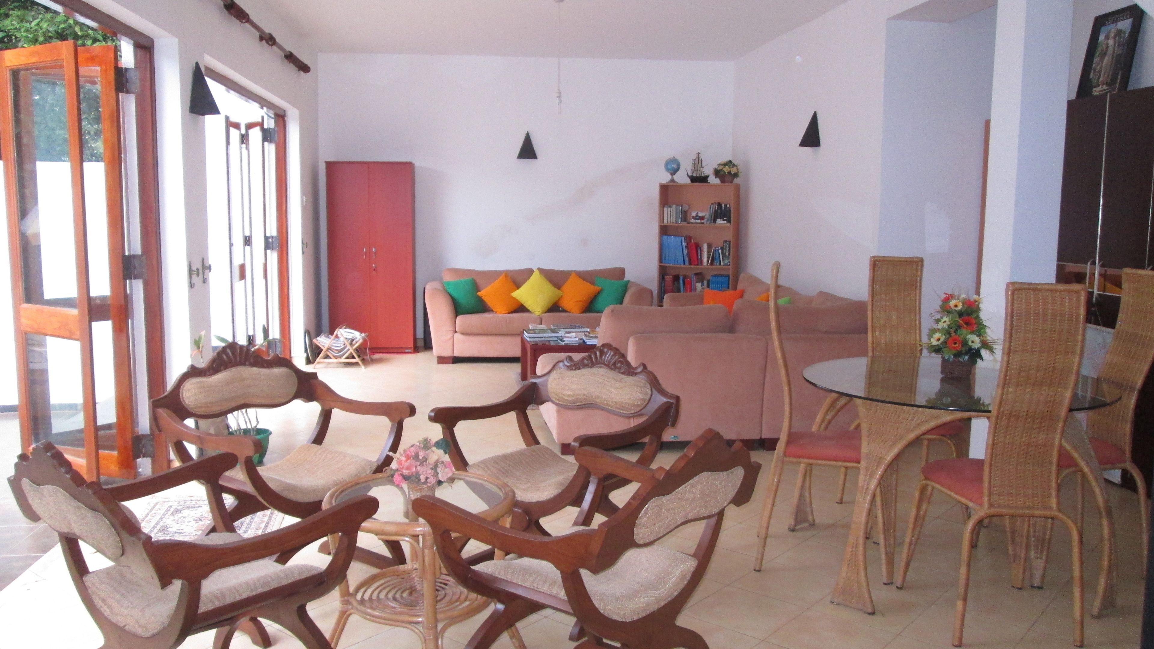 Forest Side Room with attached Bathroom and AC  | Coin séjour | Télévision