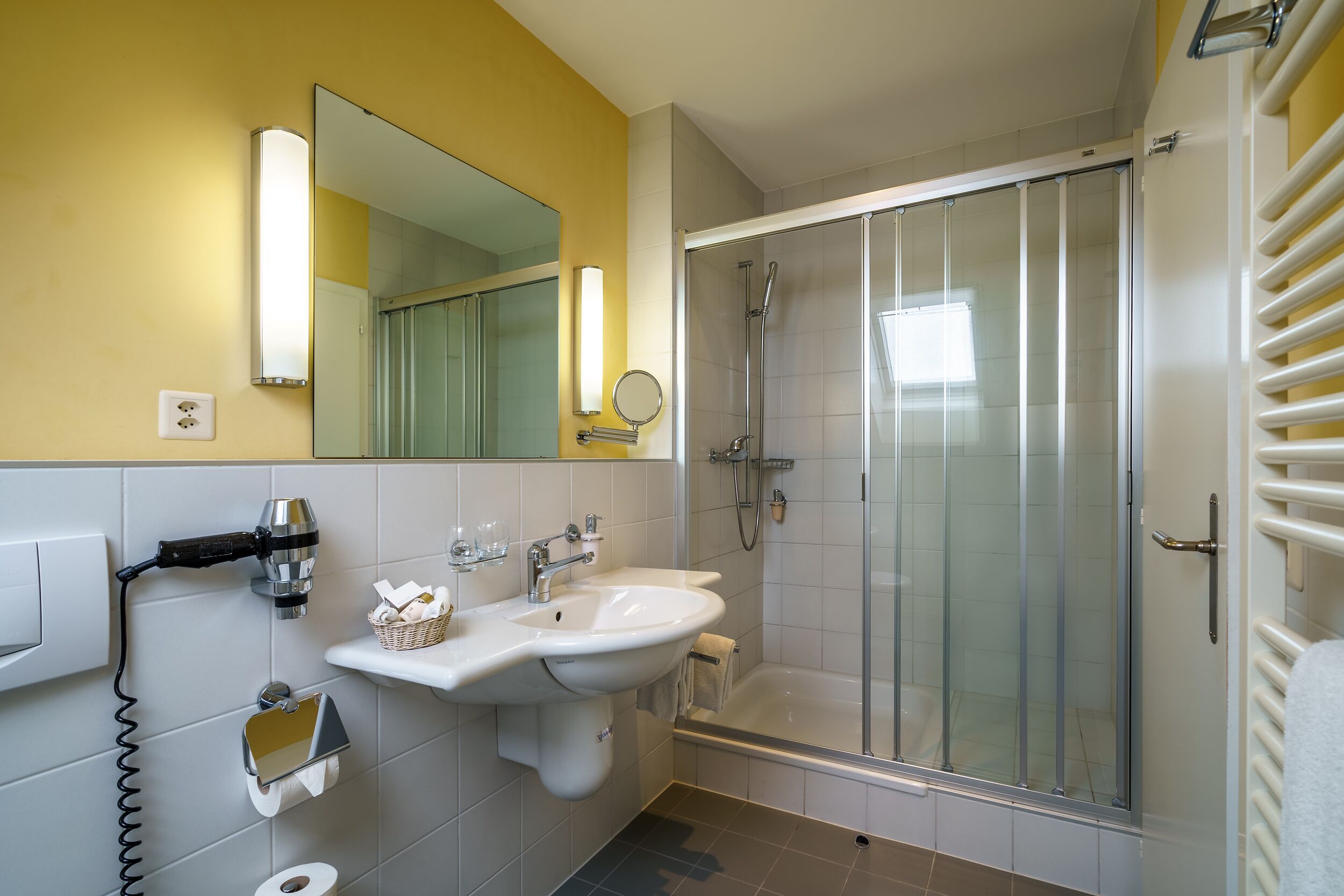 double room, lake view, lakeside | bathroom | shower, free toiletries, hair dryer, towels
