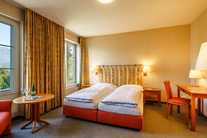 Double Room, Lake View, Lakeside | In-room safe, desk, free cribs/infant beds, free WiFi - Hotel Restaurant Schönbühl (Hilterfingen)