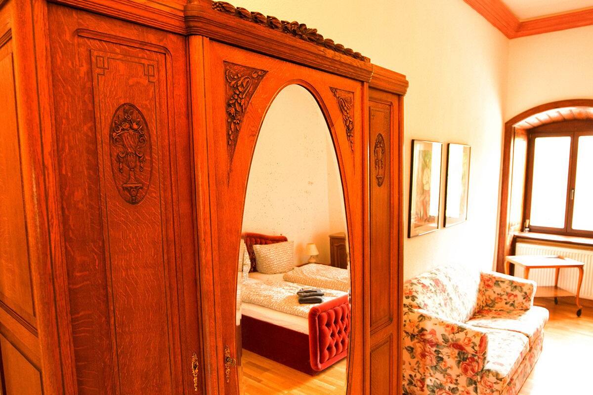 Double Room, 1 Queen Bed, Park View | Cots/infant beds, rollaway beds, free WiFi