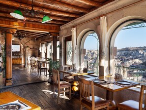 Free daily buffet breakfast - Kelebek Cave Hotel (Nevsehir)