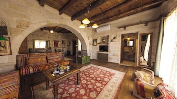 Minibar, in-room safe, iron/ironing board, free WiFi