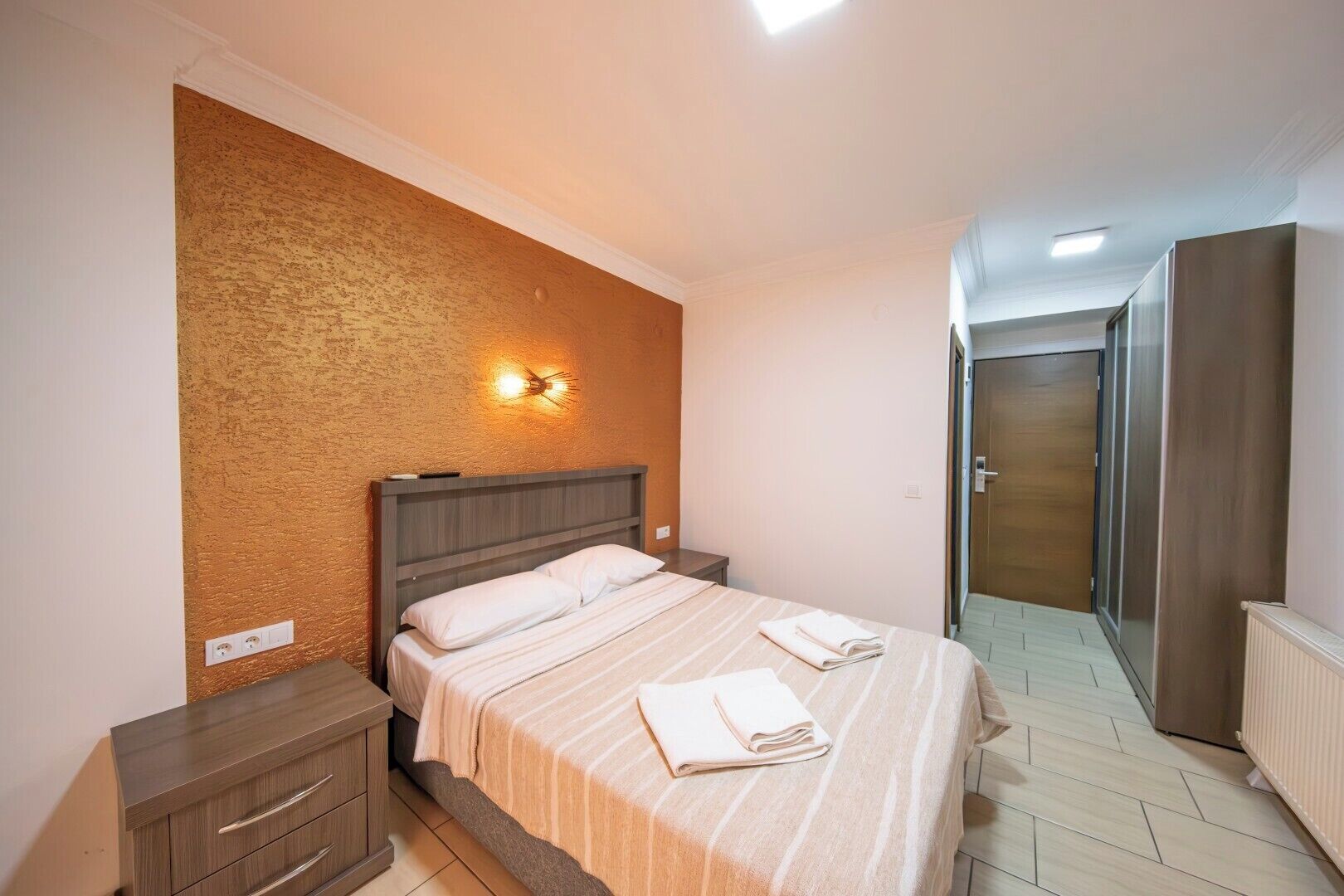 Habitación doble | Caja fuerte, escritorio, cunas gratuitas y wifi gratis