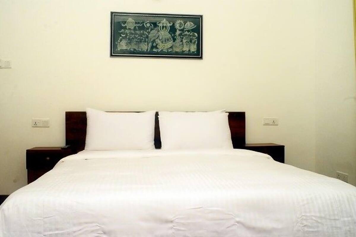 In-room safe, desk, rollaway beds, free WiFi