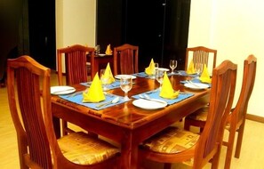 Breakfast, lunch, dinner served; international cuisine