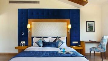 Minibar, in-room safe, desk, soundproofing