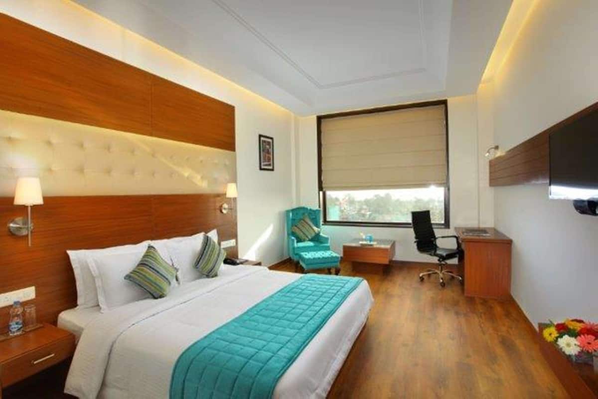 Minibar, in-room safe, desk, soundproofing