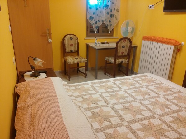 Double Room | Desk, cots/infant beds, free WiFi