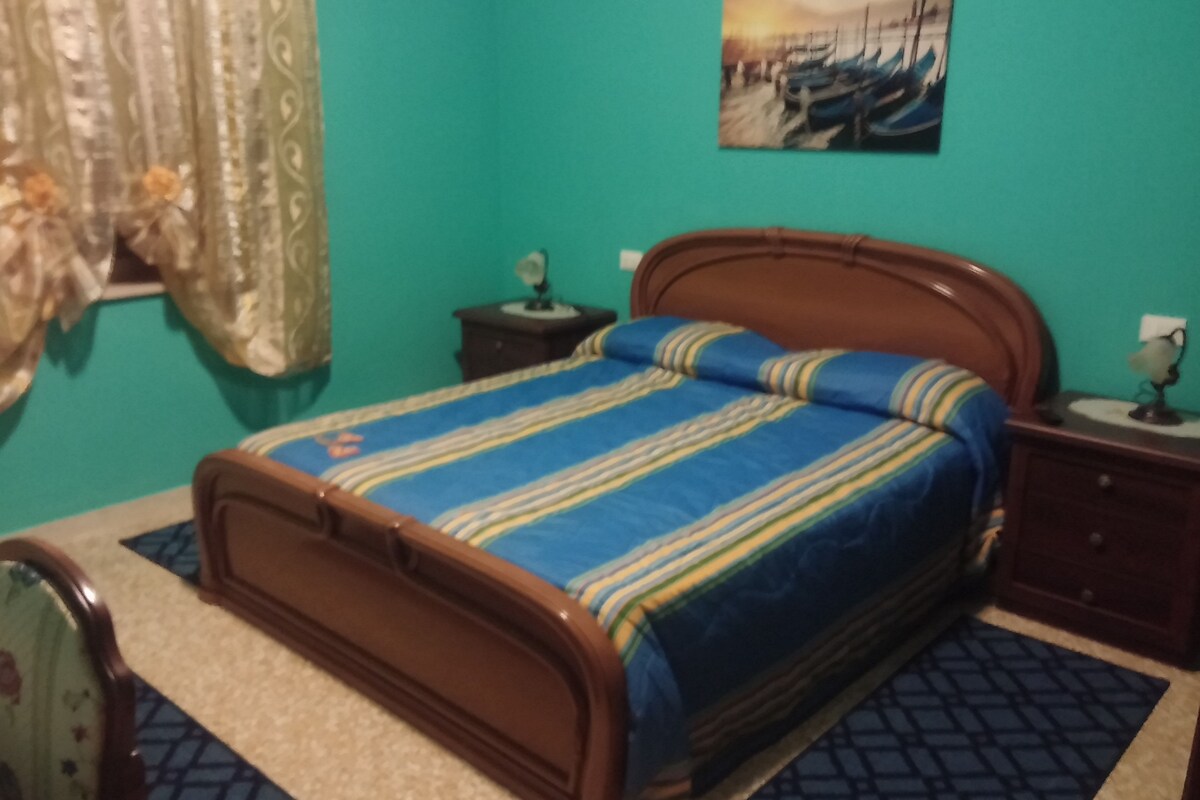 Triple Room | Desk, cots/infant beds, free WiFi