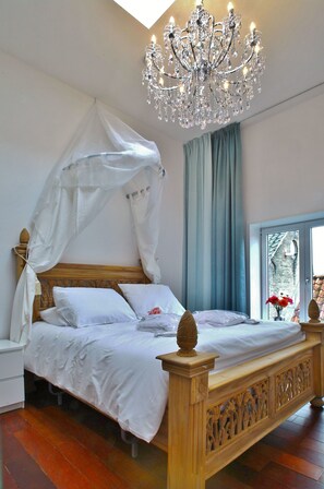 Premium bedding, iron/ironing board, free WiFi - Luxury Apartments Delft - Family Houses (Delft)