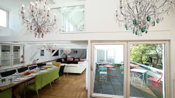 Family House XXL | In-room dining