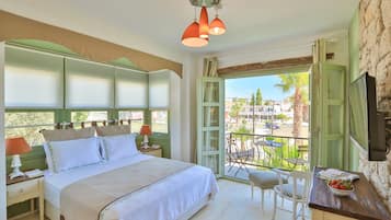 Superior Room, Balcony, Garden View | Egyptian cotton sheets, premium bedding, minibar, in-room safe