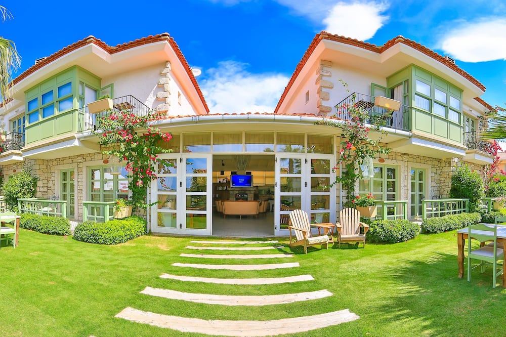 Palas Alacati - Adults Only