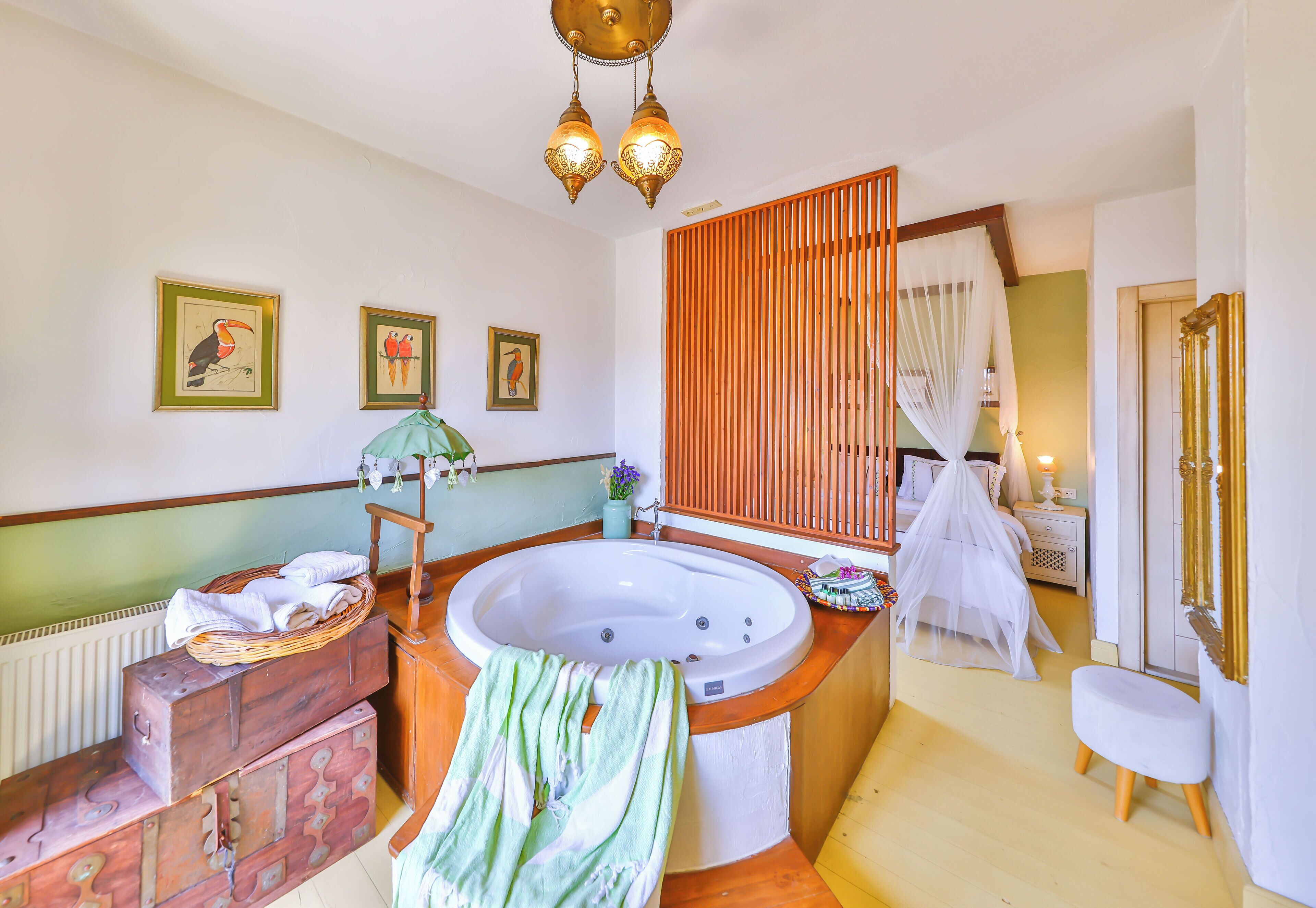 Un baño con bañera, tocador de madera y zona de ducha.