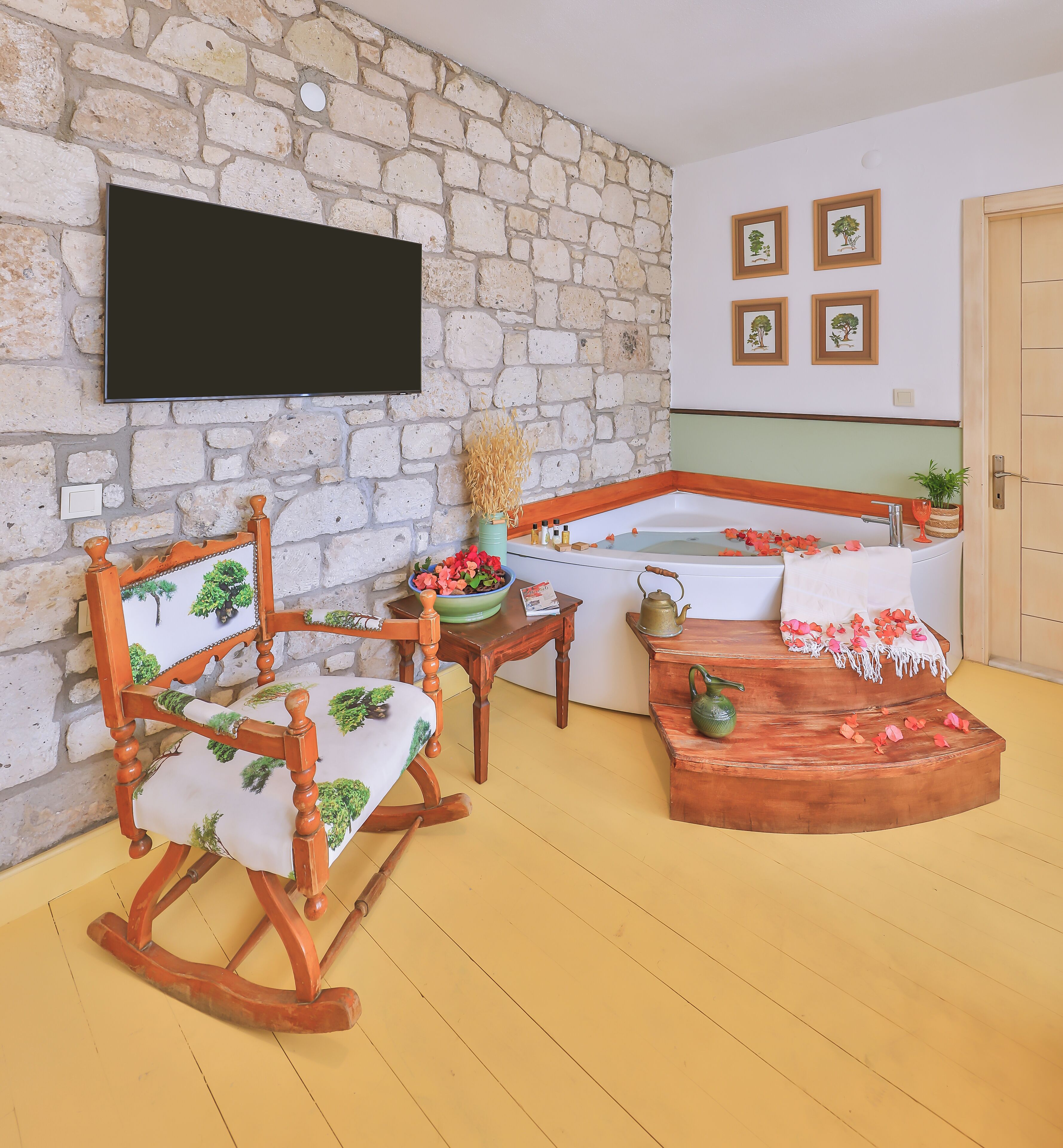 Egyptian cotton sheets, premium bedding, minibar, in-room safe