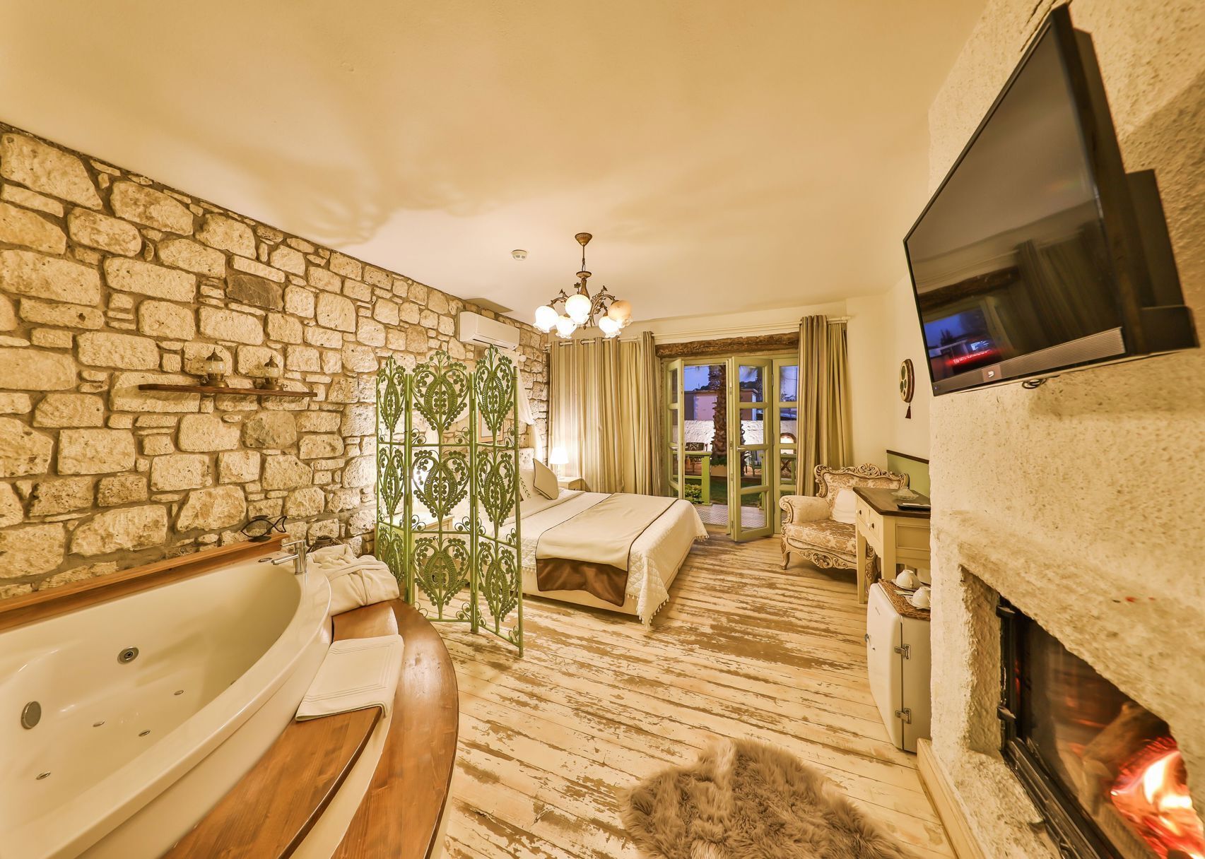 Egyptian cotton sheets, premium bedding, minibar, in-room safe