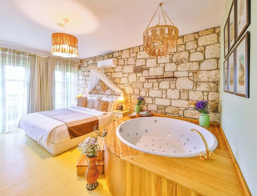 Palas Alacati - Adults Only
